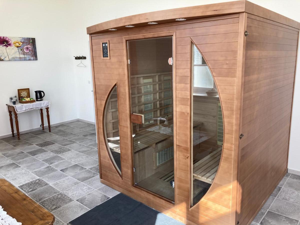 Chambre Romantique Dans Le Chateau De La Bouchatte Chazemais Exterior foto