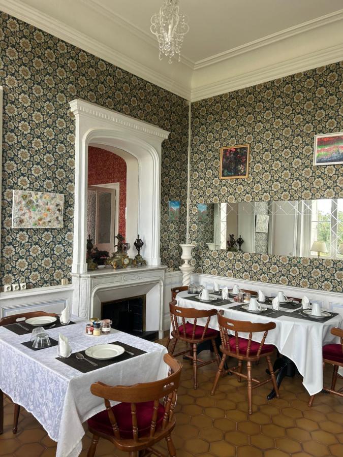 Chambre Romantique Dans Le Chateau De La Bouchatte Chazemais Exterior foto